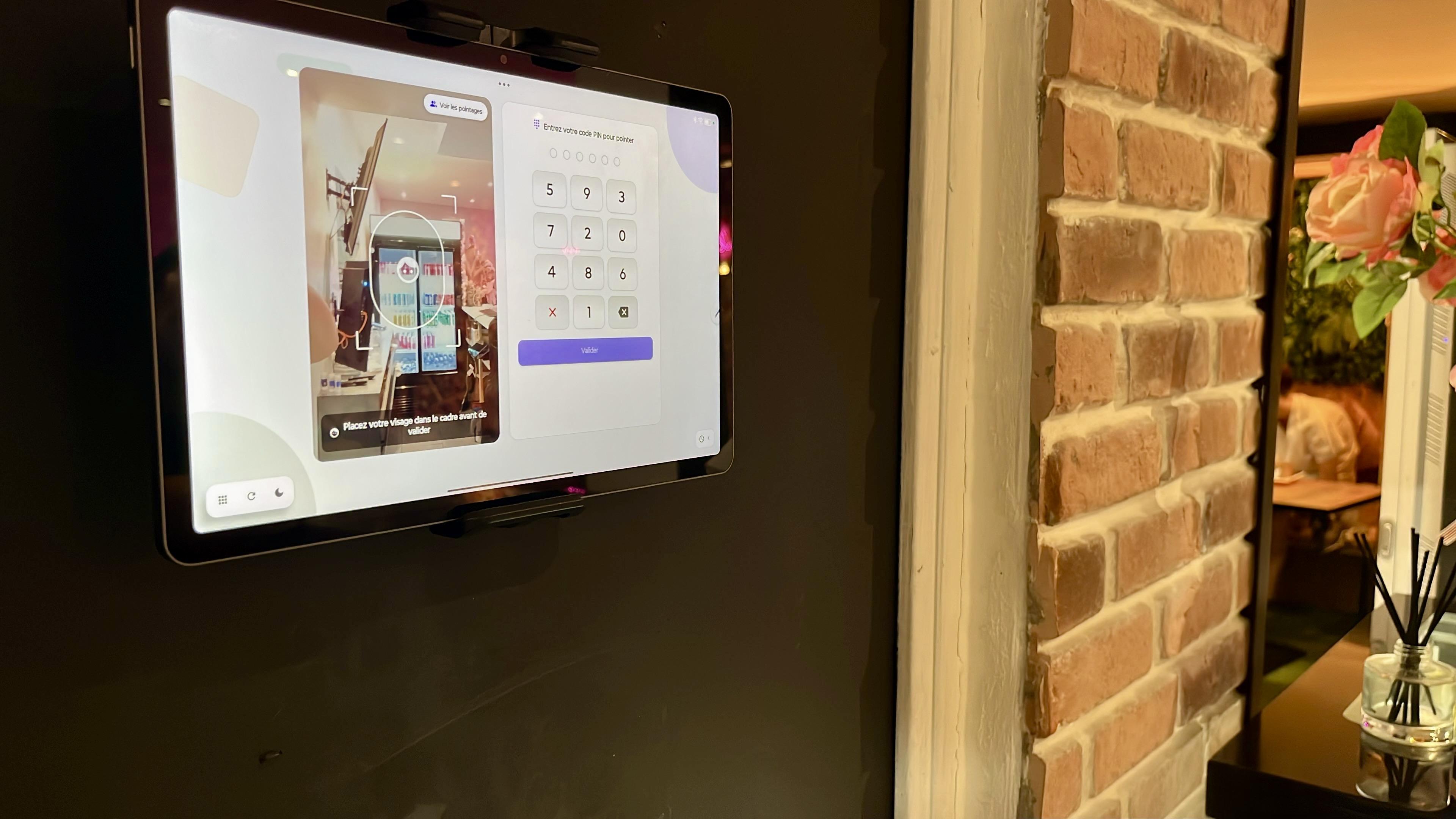 Tablette de pointage Capitaine avec code PIN et vérification faciale par IA